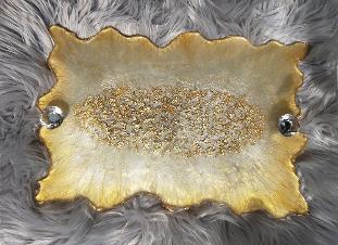Imageof gorgeous gold tray using Colour Passon pigments view at newzealandartworkshops for resin workshops in Auckland