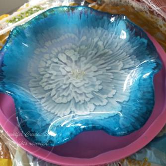Imageof gorgeous gold tray using Colour Passon pigments view at newzealandartworkshops for resin workshops in Auckland